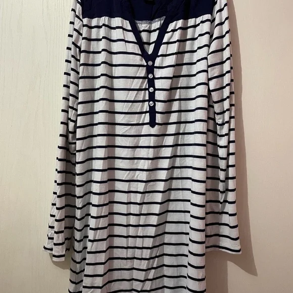 Dresse - Picture 2 of 4